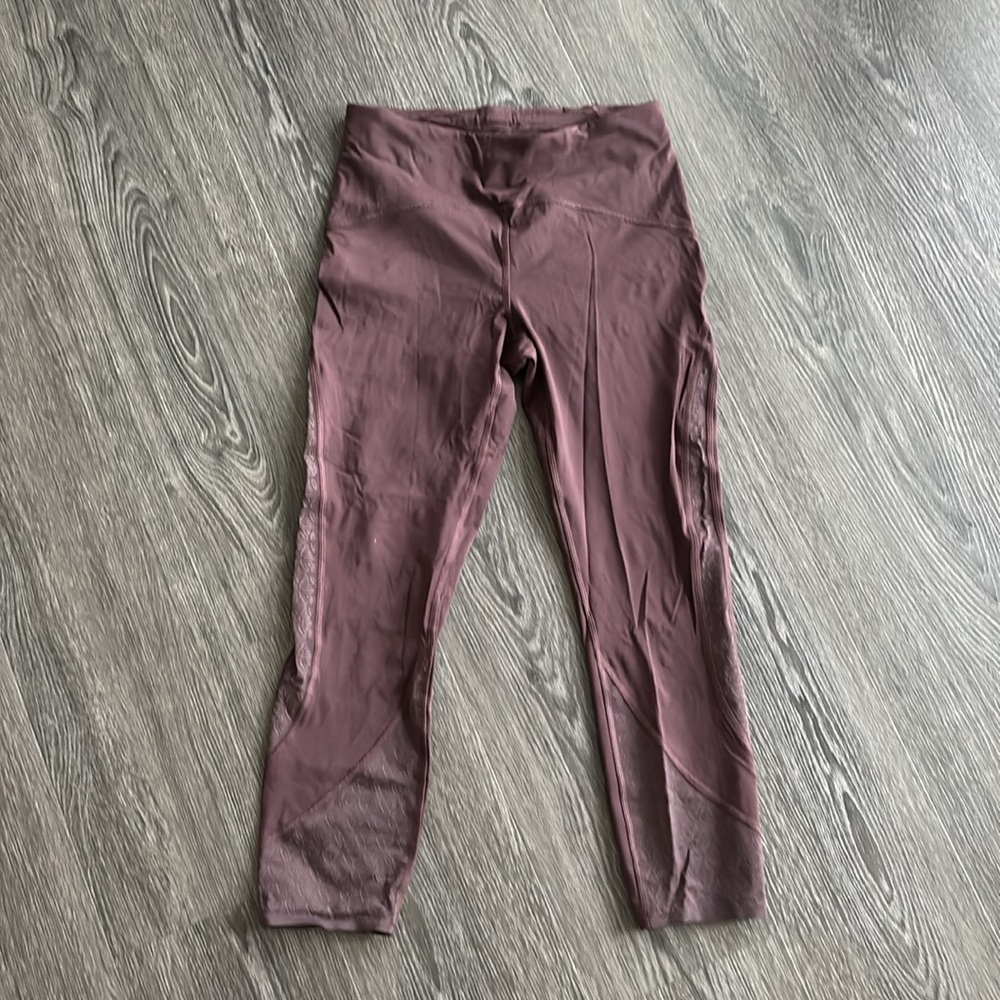 NWOT Condition Sz8 Lululemon Strength & Sweat 23” crops in burgundy wine